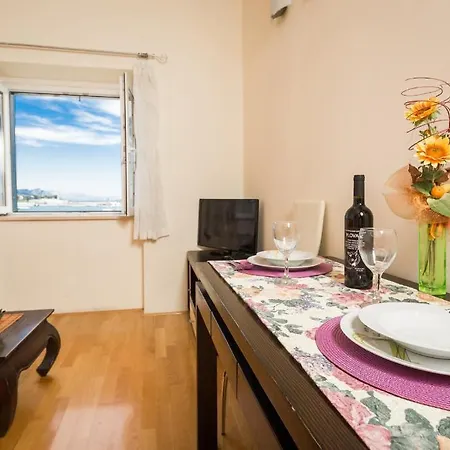 Nina Apartment Split