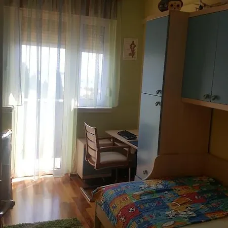 Nina Apartment Split